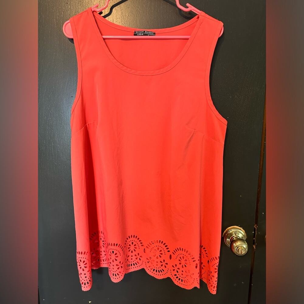 Coral tank size large- EUC scalloped edges with lace cut outs along bottom